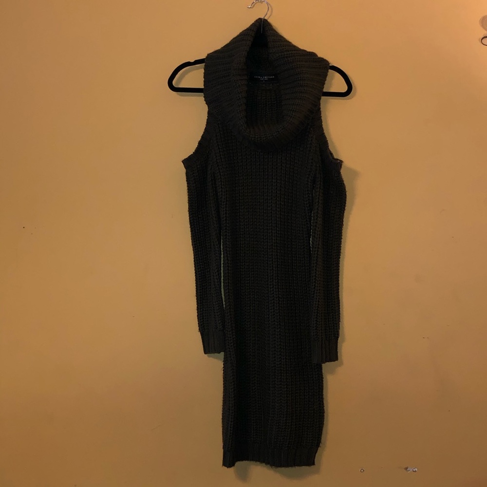 Preloved Akira Chicago Cold Shoulder Dress B31